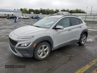 ✅ 2023 Hyundai Kona SEL • VIN: KM8K6CABXPU963799 • Лот: 73097294. Опубликован ранее на Copart с пробегом 17 805 миль. Бесплатный доступ к архиву аукционных продаж из США и подробный отчёт об истории автомобиля на DreamBid. Изображение 1.