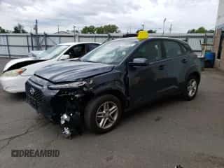 2021 Hyundai Kona SE z VIN KM8K1CAA7MU709114, wystawiony jako Copart lot #63398763 z przebiegiem 31 083 mil mil oraz . Historia ofert i sprzedaży dostępna na DreamBid. Obrazek 1.