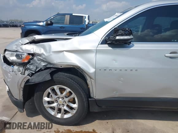 ✅ 2020 Chevrolet Traverse LT Cloth • VIN: 1GNERGKW5LJ242035 • Lot: 42150543. Listed on IAAI with 101,705 mi. Free auction sales archive from the USA and detailed vehicle history report at DreamBid. Image 6.