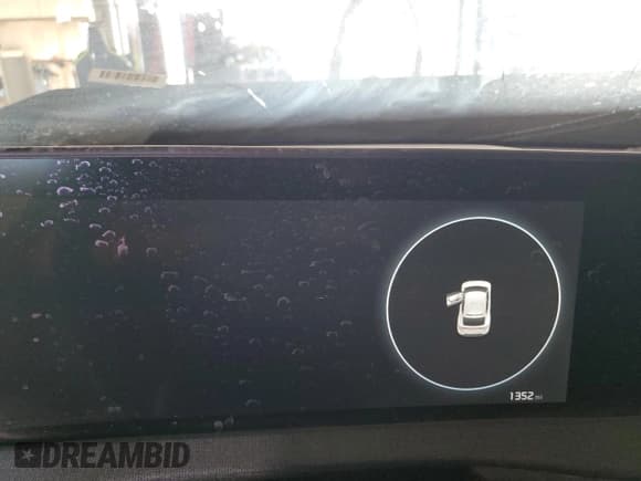 ✅ 2024 Kia EV6 Light Long Range • VIN: KNDC3DLC3R5186280 • Lot: 82421014. Listed on Copart with 1,352 mi. Free auction sales archive from the USA and detailed vehicle history report at DreamBid. Image 9.