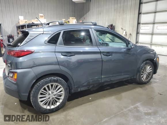 2021 Hyundai Kona SEL z VIN KM8K2CAA1MU673532, wystawiony jako Copart lot #66547565 z przebiegiem 143 139 mil mil oraz Szkoda całkowita • Salvage title. Historia ofert i sprzedaży dostępna na DreamBid. Obrazek 3.