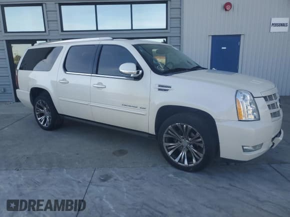 ✅ 2013 Cadillac Escalade ESV Premium • VIN: 1GYS3JEF9DR120491 • Лот: 90301835. Опубликован ранее на Copart с пробегом 151 513 миль. Бесплатный доступ к архиву аукционных продаж из США и подробный отчёт об истории автомобиля на DreamBid. Изображение 4.