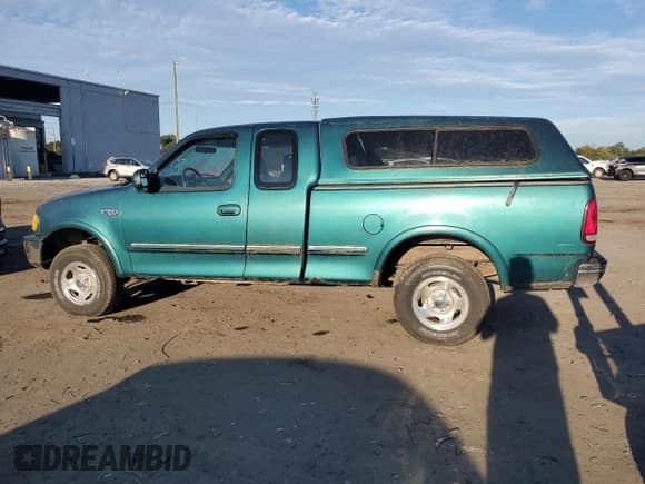 ✅ 1997 Ford F-150 XL • VIN: 1FTDX1860VNA44716 • Lot: 85327425. Wystawiony na Copart z przebiegiem 140 728 mil. Bezpłatny archiwum sprzedaży aukcyjnych z USA i szczegółowy raport historii pojazdu na DreamBid. Zdjęcie 2.