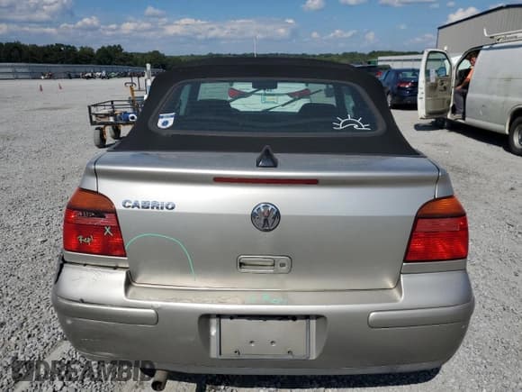 ✅ 2001 Volkswagen Cabriolet GLS • VIN: 3VWCC21V41M801116 • Лот: 80991795. Опубликован ранее на Copart с пробегом 132 216 миль. Бесплатный доступ к архиву аукционных продаж из США и подробный отчёт об истории автомобиля на DreamBid. Изображение 6.