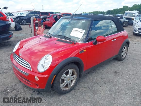 ✅ 2006 MINI Convertible • VIN: WMWRF33556TG15827 • Lot: 42512916. Wystawiony na IAAI z przebiegiem 35 468 mil. Bezpłatny archiwum sprzedaży aukcyjnych z USA i szczegółowy raport historii pojazdu na DreamBid. Zdjęcie 2.