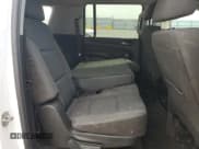 ✅ 2020 Chevrolet Suburban LS • VIN: 1GNSCGEC0LR225957 • Lot: 64193324. Wystawiony na Copart z przebiegiem 82 347 mil. Bezpłatny archiwum sprzedaży aukcyjnych z USA i szczegółowy raport historii pojazdu na DreamBid. Zdjęcie 11.