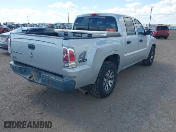 ✅ 2008 Mitsubishi Raider LS • VIN: 1Z7HT28K78S572912 • Лот: 42676301. Опубликован ранее на IAAI с пробегом 241 041 миль. Бесплатный доступ к архиву аукционных продаж из США и подробный отчёт об истории автомобиля на DreamBid. Изображение 4.