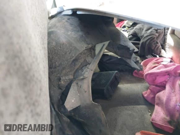 ✅ 2013 Ford C-Max SE • VIN: 1FADP5AU8DL543490 • Lot: 40519319. Wystawiony na IAAI z przebiegiem Nie podano. Bezpłatny archiwum sprzedaży aukcyjnych z USA i szczegółowy raport historii pojazdu na DreamBid. Zdjęcie 8.