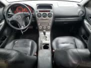 ✅ 2005 Mazda 6 Sport S • VIN: 1YVHP84D355M28529 • Lot: 70140425. Wystawiony na Copart z przebiegiem 164 480 mil. Bezpłatny archiwum sprzedaży aukcyjnych z USA i szczegółowy raport historii pojazdu na DreamBid. Zdjęcie 8.