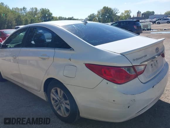 ✅ 2013 Hyundai Sonata GLS • VIN: 5NPEB4AC7DH645916 • Lot: 43438970. Listed on IAAI with 220,787 mi. Free auction sales archive from the USA and detailed vehicle history report at DreamBid. Image 6.