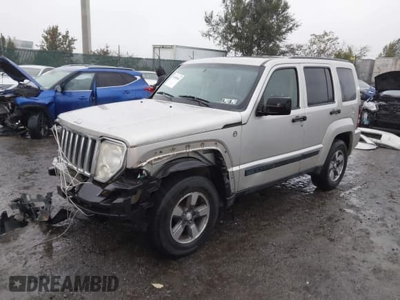 ✅ 2008 Jeep Liberty Sport • VIN: 1J8GN28K98W282058 • Lot: 43559942. Listed on IAAI with 168,429 mi. Free auction sales archive from the USA and detailed vehicle history report at DreamBid. Image 17.