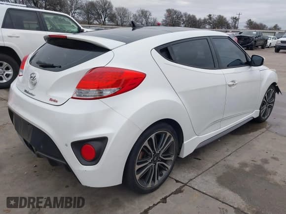 ✅ 2016 Hyundai Veloster Turbo • VIN: KMHTC6AE4GU294163 • Lot: 41493073. Wystawiony na IAAI z przebiegiem 48 701 mil. Bezpłatny archiwum sprzedaży aukcyjnych z USA i szczegółowy raport historii pojazdu na DreamBid. Zdjęcie 4.