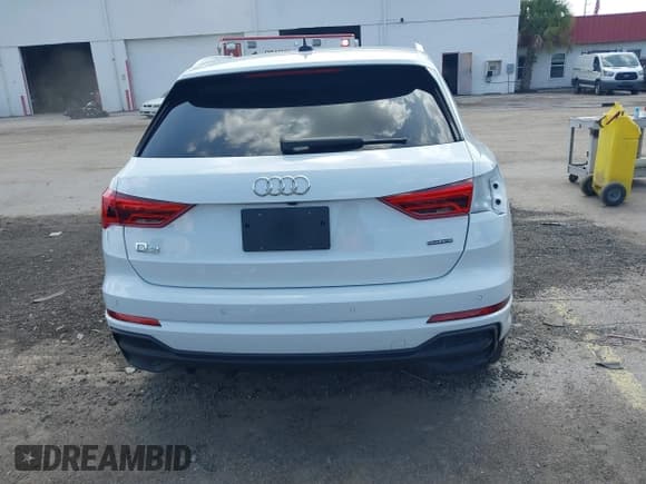 ✅ 2024 Audi Q3 S line Premium Plus • VIN: WA1EECF3XR1042154 • Lot: 42552601. Listed on IAAI with 22,881 mi. Free auction sales archive from the USA and detailed vehicle history report at DreamBid. Image 17.