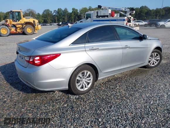 2013 Hyundai Sonata GLS with VIN 5NPEB4AC7DH562079, listed as a IAAI auction lot 43274917 with 133,793 mi miles and . Bid and sale history available at DreamBid. Image 4.