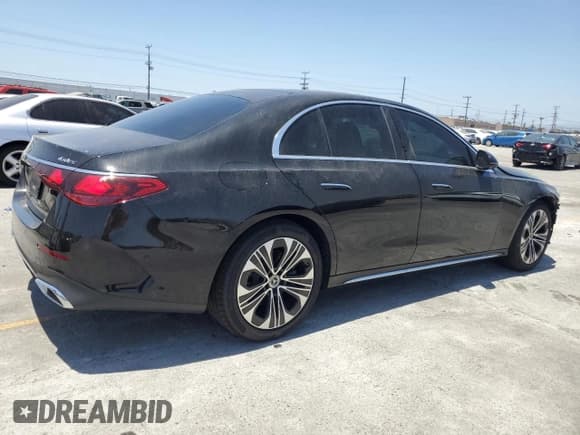 ✅ 2025 Mercedes-Benz E 350 • VIN: W1KLF4HB7SA114055 • Lot: 61244865. Wystawiony na Copart z przebiegiem 4 047 mil. Bezpłatny archiwum sprzedaży aukcyjnych z USA i szczegółowy raport historii pojazdu na DreamBid. Zdjęcie 3.