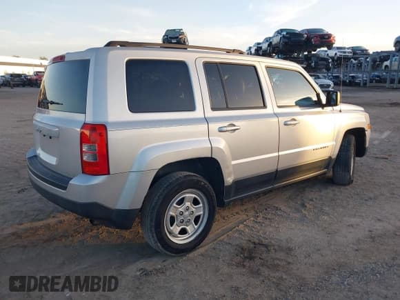 ✅ 2012 Jeep Patriot Sport • VIN: 1C4NJPBBXCD673952 • Lot: 43125806. Listed on IAAI with 175,082 mi. Free auction sales archive from the USA and detailed vehicle history report at DreamBid. Image 4.