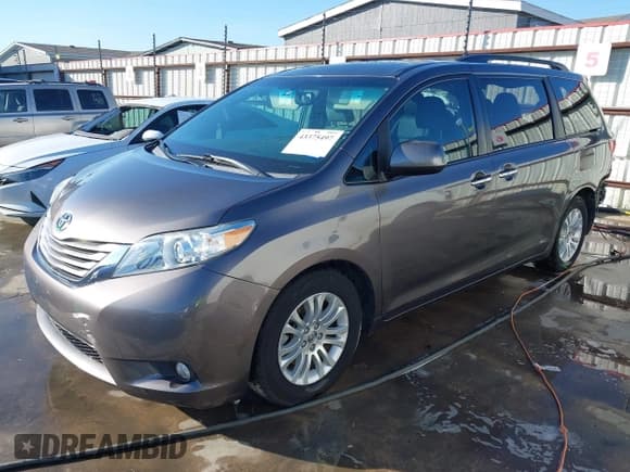✅ 2016 Toyota Sienna XLE • VIN: 5TDYK3DC4GS726633 • Lot: 43375497. Listed on IAAI with 126,525 mi. Free auction sales archive from the USA and detailed vehicle history report at DreamBid. Image 2.