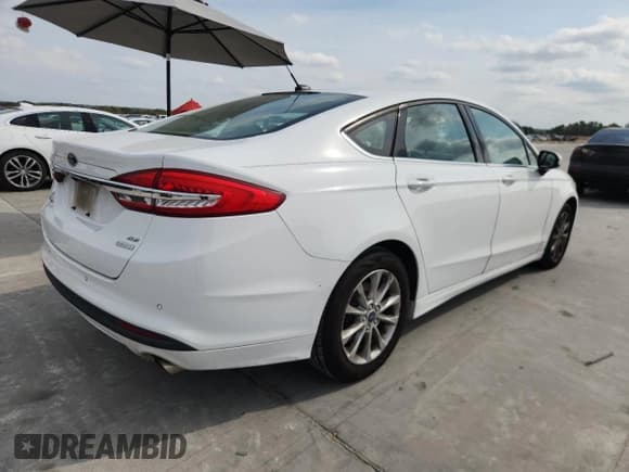 ✅ 2017 Ford Fusion SE • VIN: 3FA6P0HD6HR269716 • Лот: 82628535. Опубликован ранее на Copart с пробегом 130 746 миль. Бесплатный доступ к архиву аукционных продаж из США и подробный отчёт об истории автомобиля на DreamBid. Изображение 3.