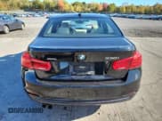 ✅ 2018 BMW 3 Series 330i xDrive • VIN: WBA8D9C59JEM32400 • Lot: 82441155. Wystawiony na Copart z przebiegiem 68 036 mil. Bezpłatny archiwum sprzedaży aukcyjnych z USA i szczegółowy raport historii pojazdu na DreamBid. Zdjęcie 6.