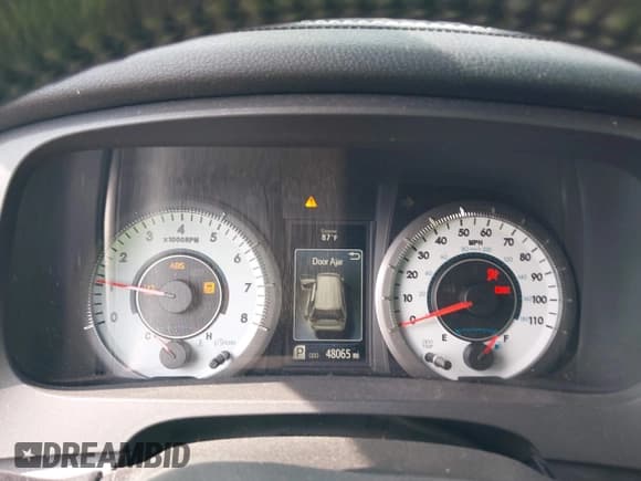 ✅ 2017 Toyota Sienna SE • VIN: 5TDXZ3DC8HS897684 • Lot: 42989798. Listed on IAAI with 48,065 mi. Free auction sales archive from the USA and detailed vehicle history report at DreamBid. Image 7.