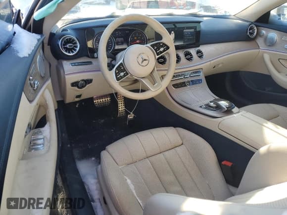 ✅ 2019 Mercedes-Benz E 450 • VIN: WDD1J6JB2KF079939 • Lot: 89136205. Wystawiony na Copart z przebiegiem 38 587 mil. Bezpłatny archiwum sprzedaży aukcyjnych z USA i szczegółowy raport historii pojazdu na DreamBid. Zdjęcie 8.