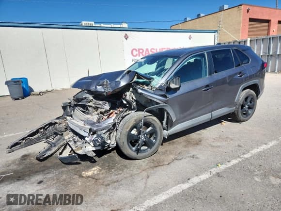 ✅ 2023 Toyota RAV4 LE • VIN: 2T3H1RFV5PW263954 • Лот: 87117825. Опубликован ранее на Copart с пробегом Не указан. Бесплатный доступ к архиву аукционных продаж из США и подробный отчёт об истории автомобиля на DreamBid. Изображение 1.