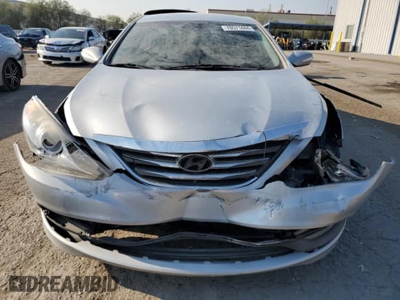 ✅ 2014 Hyundai Sonata SE • VIN: 5NPEC4AC5EH887053 • Lot: 70571444. Listed on Copart with 173,611 mi. Free auction sales archive from the USA and detailed vehicle history report at DreamBid. Image 5.