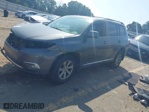 ✅ 2013 Toyota Highlander Plus • VIN: 5TDZK3EHXDS122160 • Лот: 43206906. Опубликован ранее на IAAI с пробегом 183 910 миль. Бесплатный доступ к архиву аукционных продаж из США и подробный отчёт об истории автомобиля на DreamBid. Изображение 2.