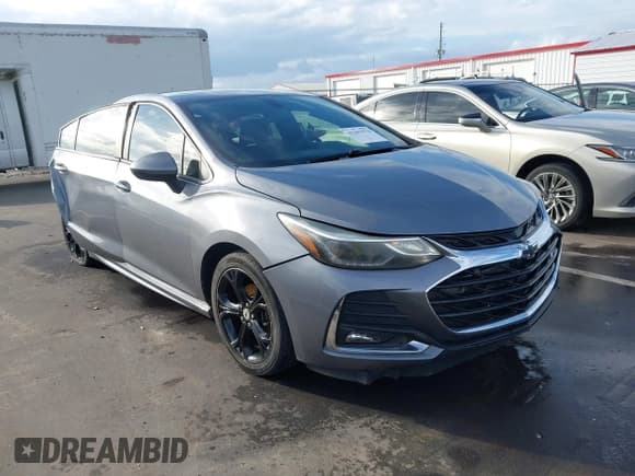 ✅ 2019 Chevrolet Cruze LT • VIN: 1G1BE5SMXK7110256 • Lot: 43357976. Listed on IAAI with 115,650 mi. Free auction sales archive from the USA and detailed vehicle history report at DreamBid. Image 1.
