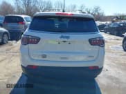 ✅ 2023 Jeep Compass Altitude • VIN: 3C4NJDBN9PT529365 • Lot: 41600013. Wystawiony na IAAI z przebiegiem 9 568 mil. Bezpłatny archiwum sprzedaży aukcyjnych z USA i szczegółowy raport historii pojazdu na DreamBid. Zdjęcie 16.