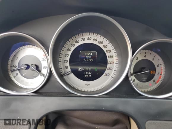 ✅ 2013 Mercedes-Benz C 250 Luxury • VIN: WDDGF4HB7DR270568 • Лот: 80693175. Опубликован ранее на Copart с пробегом 119 199 миль. Бесплатный доступ к архиву аукционных продаж из США и подробный отчёт об истории автомобиля на DreamBid. Изображение 9.