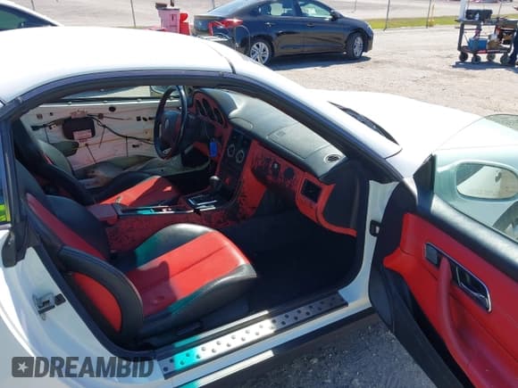 ✅ 1998 Mercedes-Benz SLK 230/320 • VIN: WDBKK47F1WF012344 • Lot: 41833418. Listed on IAAI with 123,681 mi. Free auction sales archive from the USA and detailed vehicle history report at DreamBid. Image 5.