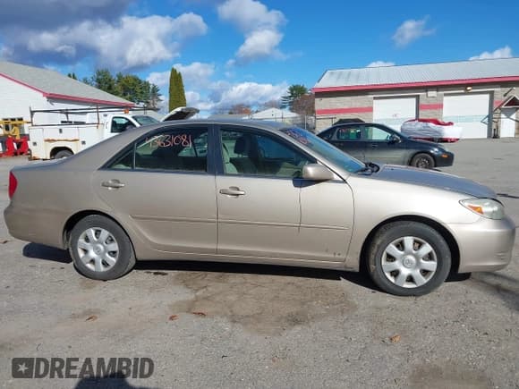 ✅ 2004 Toyota Camry LE • VIN: 4T1BE32K14U862616 • Lot: 43631081. Wystawiony na IAAI z przebiegiem 206 753 mil. Bezpłatny archiwum sprzedaży aukcyjnych z USA i szczegółowy raport historii pojazdu na DreamBid. Zdjęcie 14.