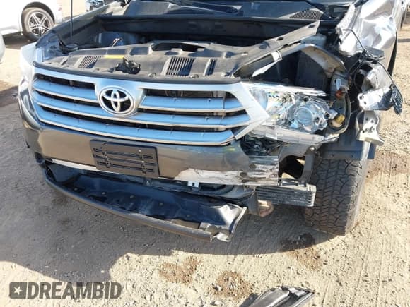 ✅ 2012 Toyota Highlander SE • VIN: 5TDBK3EHXCS100773 • Lot: 43379275. Listed on IAAI with 93,099 mi. Free auction sales archive from the USA and detailed vehicle history report at DreamBid. Image 6.
