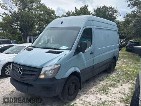✅ 2014 Mercedes-Benz Sprinter Cargo • VIN: WD3PE7DC4E5864096 • Lot: 72101675. Listed on Copart with 111,833 mi. Free auction sales archive from the USA and detailed vehicle history report at DreamBid. Image 2.