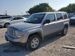 ✅ 2017 Jeep Patriot 75th Anniversary • VIN: 1C4NJRBBXHD141975 • Лот: 65953125. Опубликован ранее на Copart с пробегом 221 727 миль. Бесплатный доступ к архиву аукционных продаж из США и подробный отчёт об истории автомобиля на DreamBid. Изображение 1.