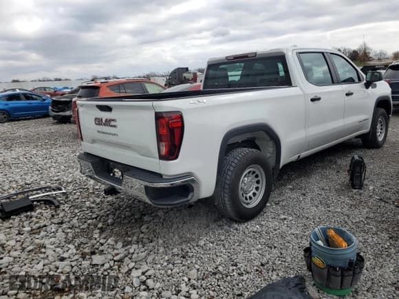 ✅ 2022 GMC Sierra 1500 • VIN: 3GTU9AED2NG143138 • Лот: 84005794. Опубликован ранее на Copart с пробегом 51 762 миль. Бесплатный доступ к архиву аукционных продаж из США и подробный отчёт об истории автомобиля на DreamBid. Изображение 3.