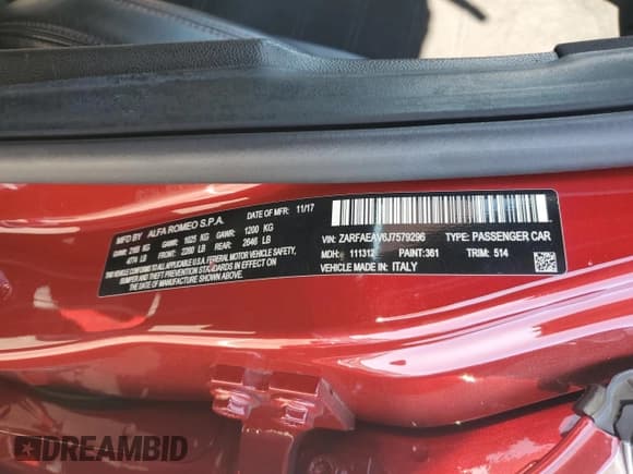 ✅ 2018 Alfa Romeo Giulia • VIN: ZARFAEAV6J7579296 • Lot: 81141925. Wystawiony na Copart z przebiegiem 34 100 mil. Bezpłatny archiwum sprzedaży aukcyjnych z USA i szczegółowy raport historii pojazdu na DreamBid. Zdjęcie 13.