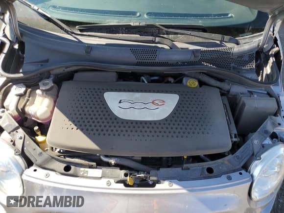 ✅ 2019 FIAT 500e • VIN: 3C3CFFGE9KT773494 • Lot: 74626104. Listed on Copart with 34,053 mi. Free auction sales archive from the USA and detailed vehicle history report at DreamBid. Image 13.