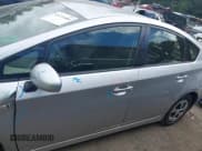 ✅ 2013 Toyota Prius One • VIN: JTDKN3DU3D5567823 • Lot: 43231404. Wystawiony na IAAI z przebiegiem 174 650 mil. Bezpłatny archiwum sprzedaży aukcyjnych z USA i szczegółowy raport historii pojazdu na DreamBid. Zdjęcie 15.