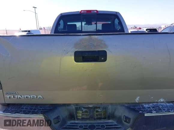 ✅ 2007 Toyota Tundra • VIN: 5TFJT52137X001403 • Лот: 41642128. Опубликован ранее на IAAI с пробегом 233 603 миль. Бесплатный доступ к архиву аукционных продаж из США и подробный отчёт об истории автомобиля на DreamBid. Изображение 16.