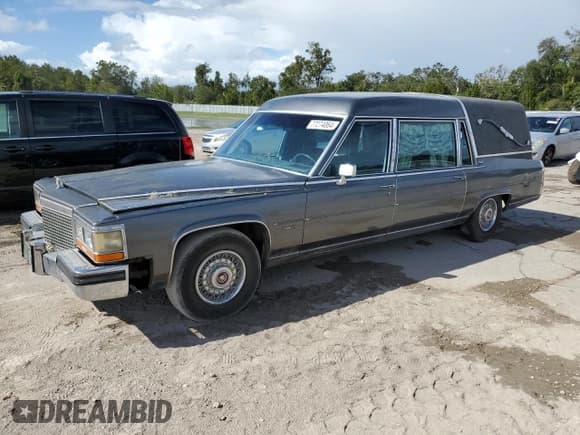✅ 1988 Cadillac Brougham • VIN: 1G6DW51Y2J9714052 • Lot: 77274064. Wystawiony na Copart z przebiegiem 69 106 mil. Bezpłatny archiwum sprzedaży aukcyjnych z USA i szczegółowy raport historii pojazdu na DreamBid. Zdjęcie 1.