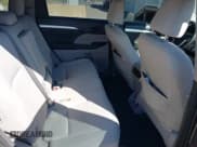 ✅ 2018 Toyota Highlander LE • VIN: 5TDBZRFH5JS896150 • Lot: 43070614. Listed on IAAI with 106,396 mi. Free auction sales archive from the USA and detailed vehicle history report at DreamBid. Image 8.