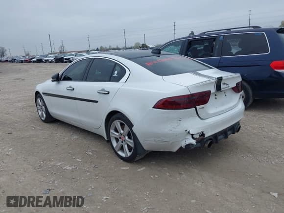 ✅ 2018 Jaguar XE 25t Premium • VIN: SAJAJ4FX2JCP24495 • Lot: 42012542. Wystawiony na IAAI z przebiegiem 97 506 mil. Bezpłatny archiwum sprzedaży aukcyjnych z USA i szczegółowy raport historii pojazdu na DreamBid. Zdjęcie 3.