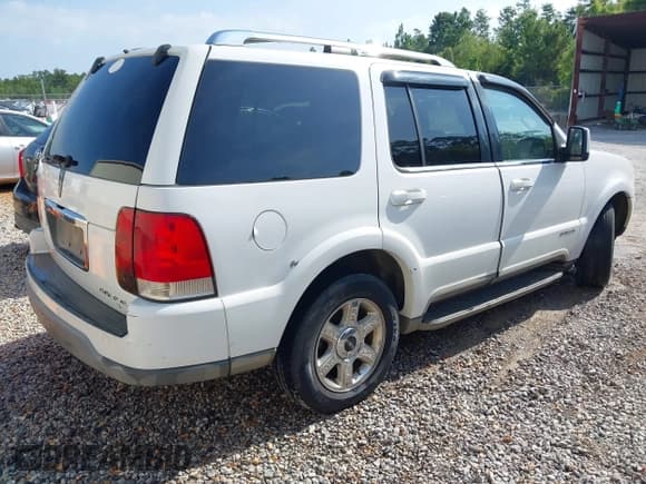 ✅ 2005 Lincoln Aviator • VIN: 5LMEU68H95ZJ27462 • Lot: 42867474. Listed on IAAI with 199,082 mi. Free auction sales archive from the USA and detailed vehicle history report at DreamBid. Image 4.