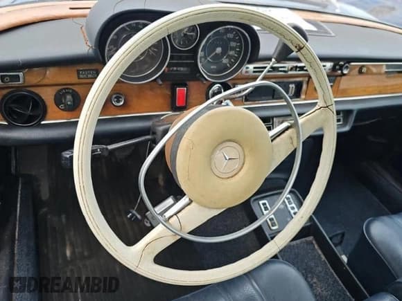 ✅ 1972 Mercedes-Benz 280 • VIN: XXX1086712015098 • Lot: 93092255. Listed on Copart with 73,981 mi. Free auction sales archive from the USA and detailed vehicle history report at DreamBid. Image 9.