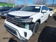 ✅ 2022 Volkswagen Atlas SE • VIN: 1V2JE2CAXNC211975 • Lot: 41668404. Wystawiony na IAAI z przebiegiem 17 983 mil. Bezpłatny archiwum sprzedaży aukcyjnych z USA i szczegółowy raport historii pojazdu na DreamBid. Zdjęcie 2.