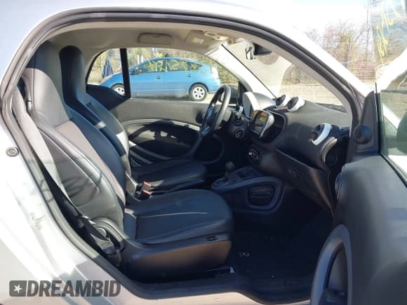 ✅ 2016 Smart fortwo Passion • VIN: WMEFJ5DA2GK126111 • Лот: 43595134. Опубликован ранее на IAAI с пробегом 30 270 миль. Бесплатный доступ к архиву аукционных продаж из США и подробный отчёт об истории автомобиля на DreamBid. Изображение 5.