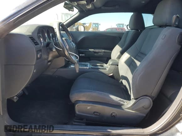 ✅ 2012 Dodge Challenger SXT Plus • VIN: 2C3CDYAG8CH269797 • Lot: 41827675. Wystawiony na Copart z przebiegiem 188 246 mil. Bezpłatny archiwum sprzedaży aukcyjnych z USA i szczegółowy raport historii pojazdu na DreamBid. Zdjęcie 7.