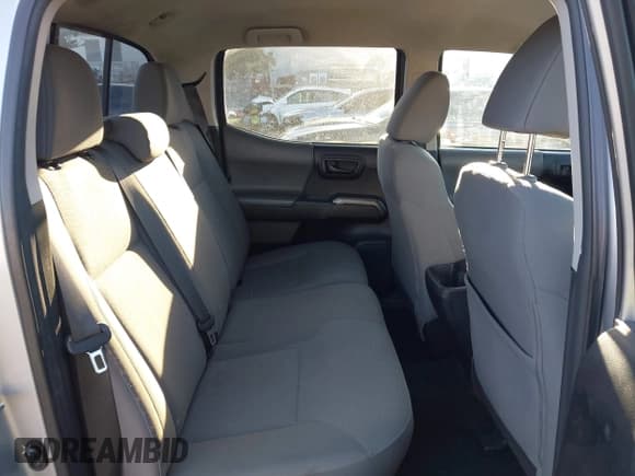 ✅ 2019 Toyota Tacoma SR5 • VIN: 3TMAZ5CN4KM098254 • Lot: 43607958. Wystawiony na IAAI z przebiegiem 213 730 mil. Bezpłatny archiwum sprzedaży aukcyjnych z USA i szczegółowy raport historii pojazdu na DreamBid. Zdjęcie 8.